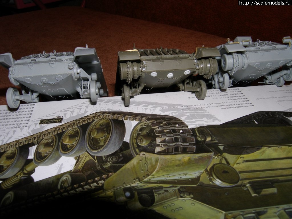 1456405617_P1010675.jpg :    (Valentine MK IV AFV vs MK IX Bronco)  