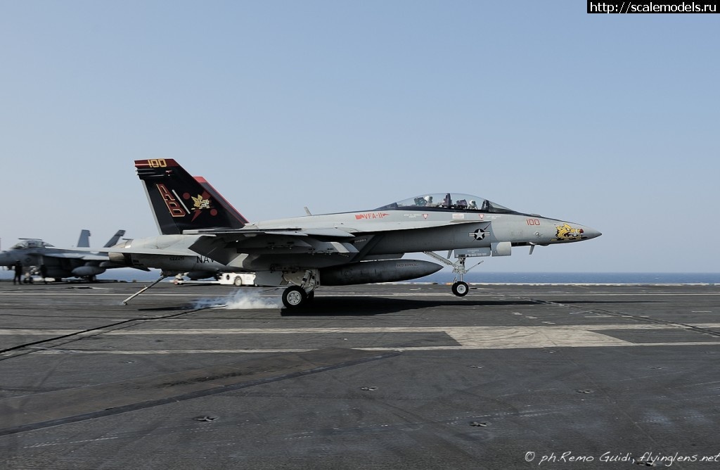 1457126143_f-18-super-hornet-vfa-11-modex-100-landing-22.jpg : #1234081/   ? F-18 Hasegawa 1/72  