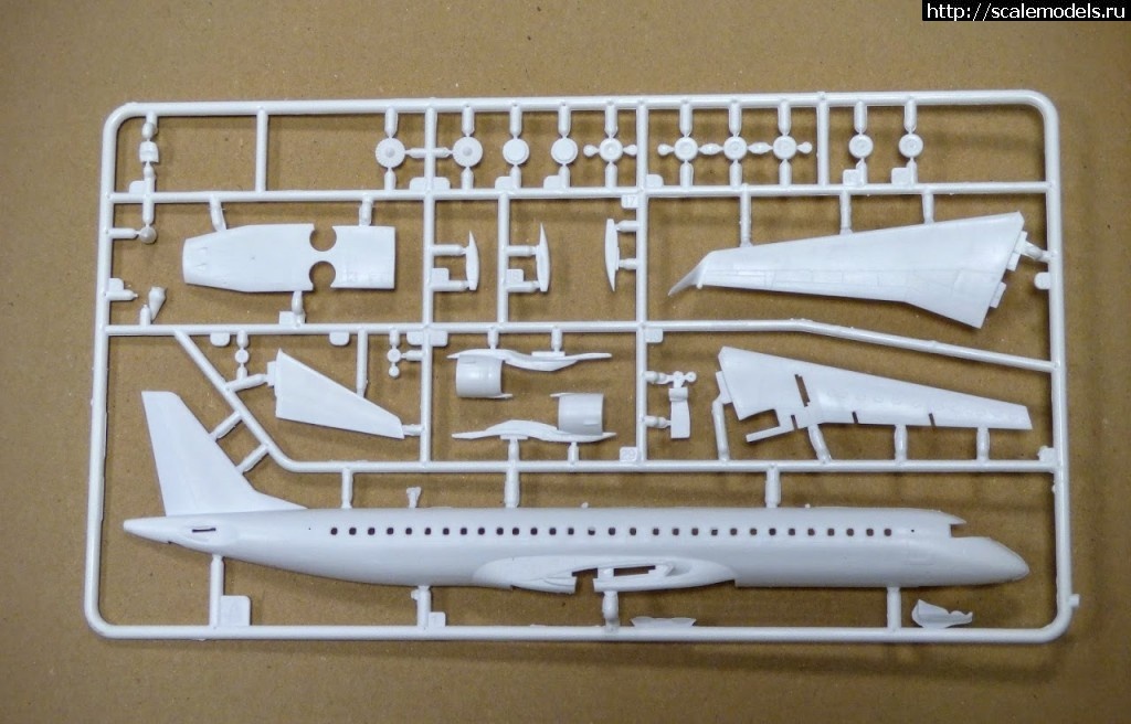 1457976851_239597-o.jpg :  Revell 1/144 Embraer-195  