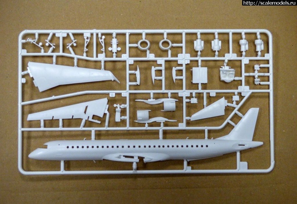 1457976864_239596-o.jpg :  Revell 1/144 Embraer-195  