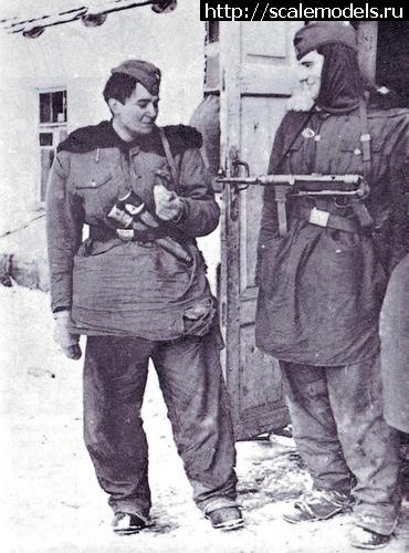 1477326061_Soldiers-of-the-Waffen-SS-wearing-the-1942-SS-winter-uniforms-in-Kharkov-1943.jpg : #1304750/ Dragon 1/16 Panzer Grenadier (Kharko...(#10389) -   