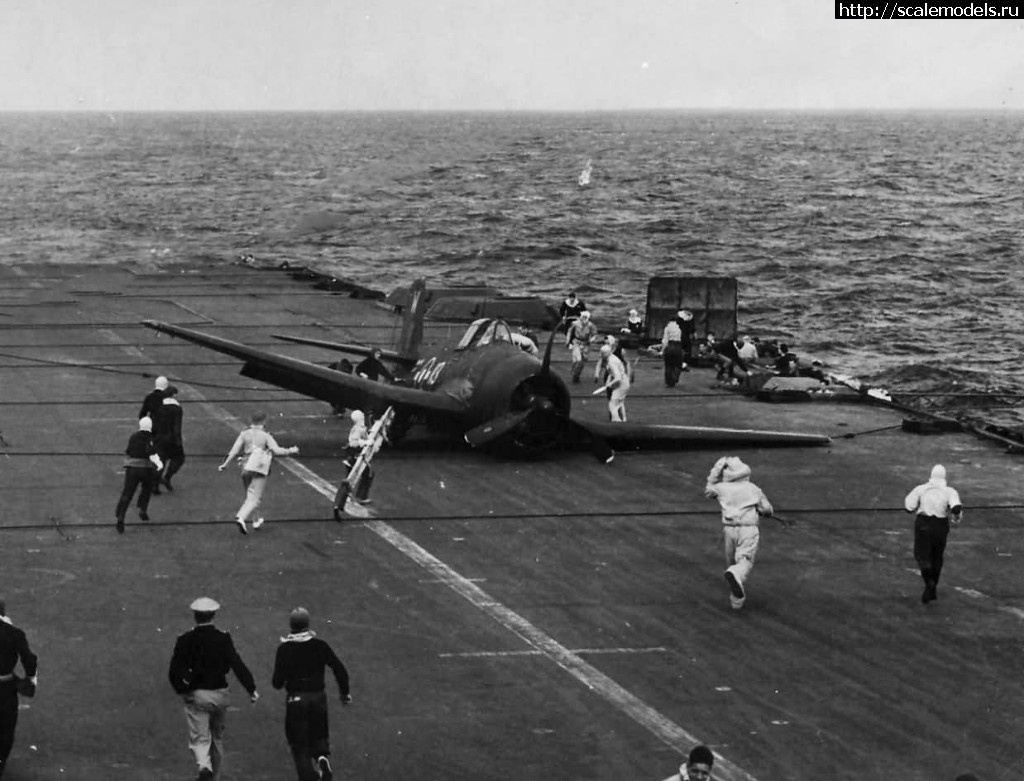 1488731903_HMS_INDOMITABLE_F6F_Hellcat_crash_landed_on_deck_1945.jpg : Grumman Hellcat Mk.II 1/48 (Eduard)  
