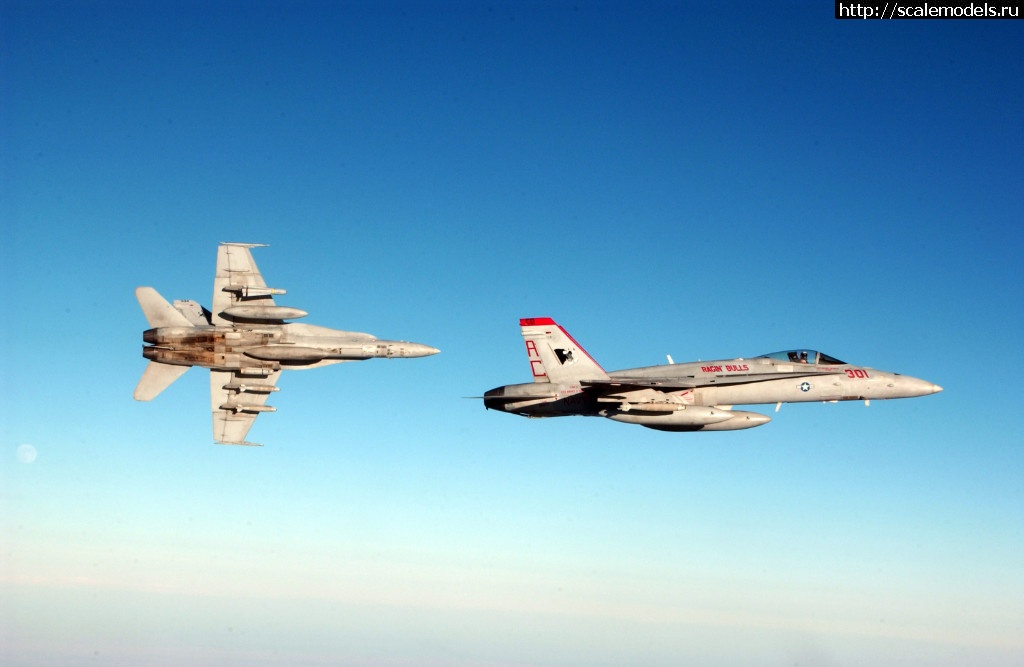 1490091861_US_Navy_041126-F-3188G-178_A_pair_of_F-A-18C_Hornets_assigned_to_the_Bulls_of_Strike_Fighter_Squadron_Three_Seven_VFA-37_fly_over_Iraq_during_a_mission_in_support_of_Operation_Iraqi_Freedom_OIF.jpg : #1360058/ Fujimi 1/72 F/A-18C Hornet(#10855) -   