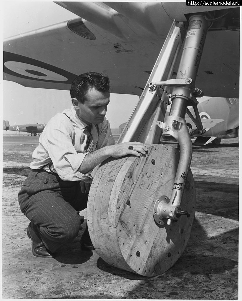 1492020053_822px-Wooden_wheels_are_attached_to_a_P-51___Mustang___fighter_plane_so_it_may_be_moved_around_the_ramp_at_the_Inglewood____-_NARA_-_195491.jpg : #1368603/  NorthStarModels 1/72 P-51 Must...(#10459) -   