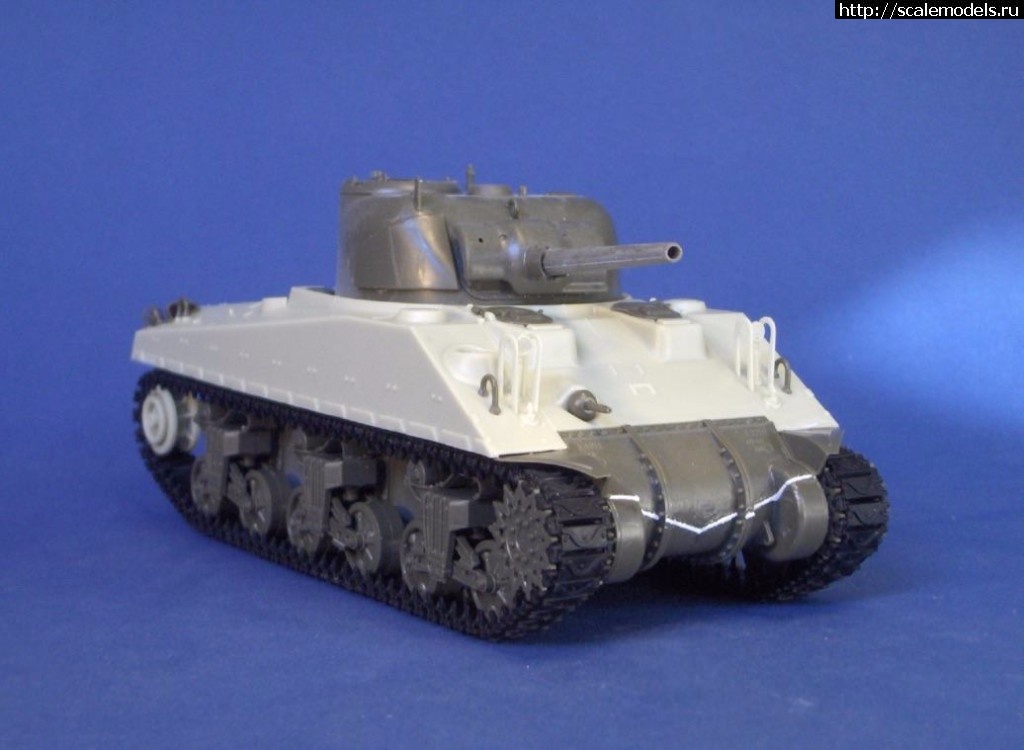 1495785070_18595603_1194655270660855_6633718533743874170_o.jpg :    Resicast 1/35 French M4A4 (ex-DD)  