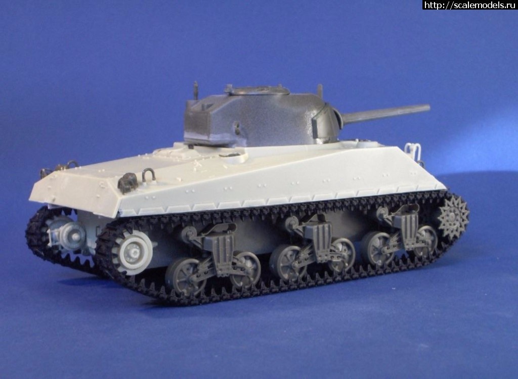 1495785072_18623630_1194655277327521_804997775230402367_o.jpg :    Resicast 1/35 French M4A4 (ex-DD)  