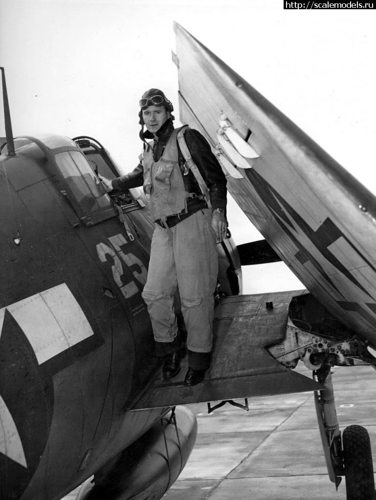 1511452351_an-unidentified-naval-aviator-pictured-on-the-wing-of-an-f6f-hellcat.jpg : #1434038/  1/48   