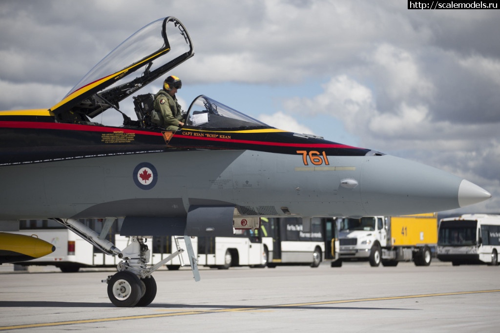 1516611439_cf-18.jpg : #1449369/ F/A-18A+ 1/48 Kinetic  