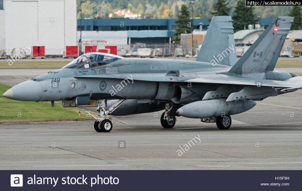 1516611440_cf-18a-hornet-fighter-jet-of-the-royal-canadian-air-force-taxies-along-H15F9H.jpg : #1449369/ F/A-18A+ 1/48 Kinetic  