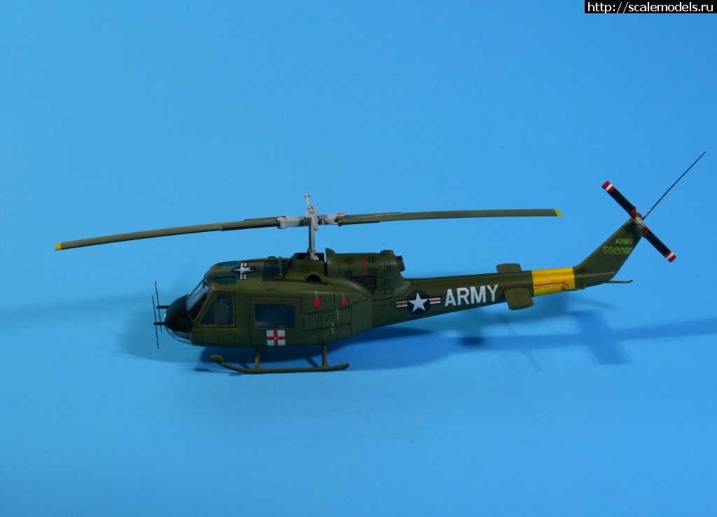 1517073847_061.JPG : #1450921/ UH-1B Huey medevac  Hobby Boss !  