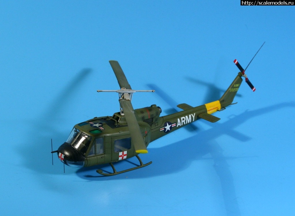 1517073849_063.JPG : #1450921/ UH-1B Huey medevac  Hobby Boss !  