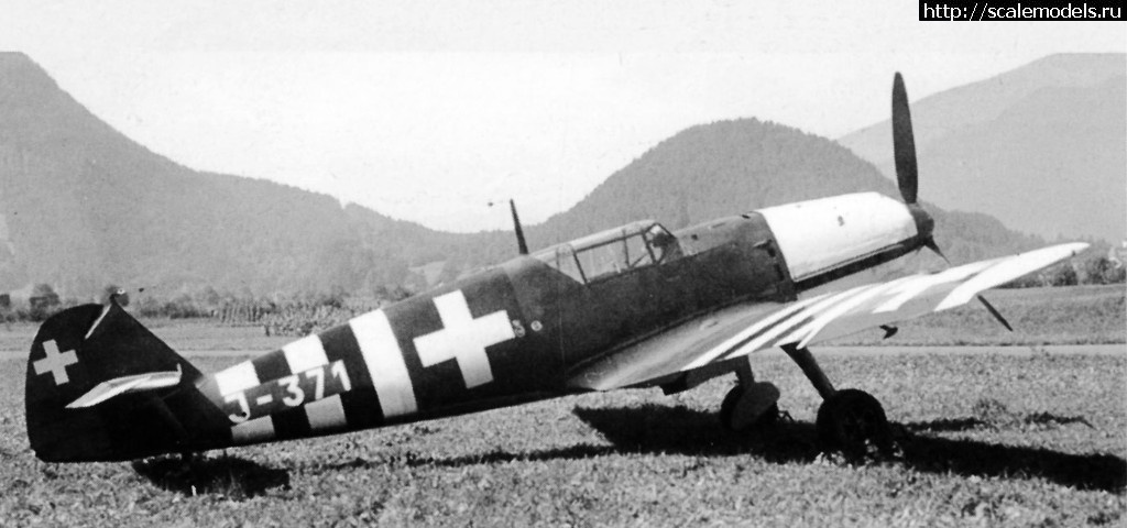 1541598671_Messerschmitt-Bf-109E3-Swiss-J371-WNr-2352-Switzerland-1944-01.jpg : #1514668/ Trumpeter 1/32 Bf 109E-3 - ...(#12549) -   