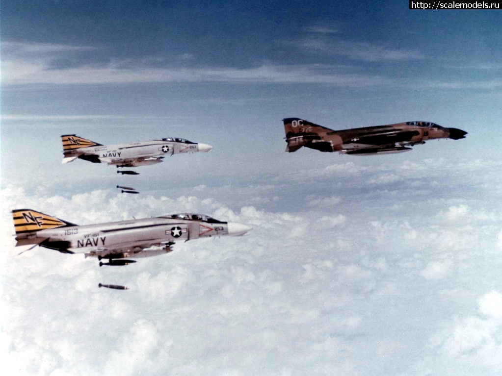 1561928417_F-4D_13th_TFS_leads_VF-151_F-4Bs_on_bombing_mission_1971.jpg : #1559929/   F-4 Phantom (  )  
