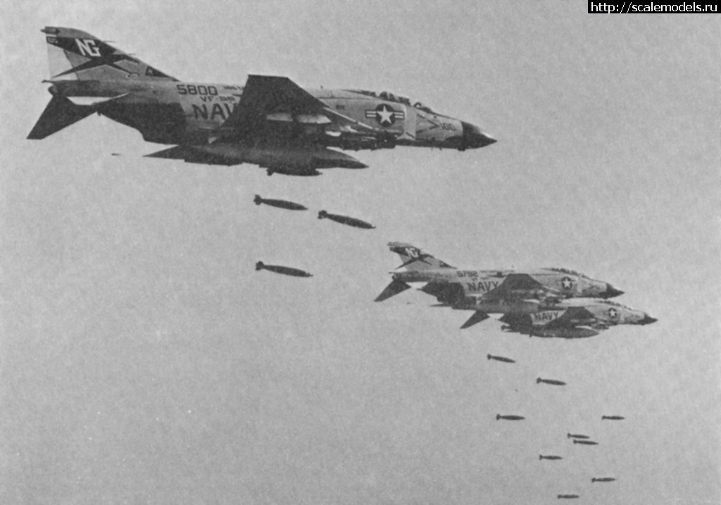 1561928419_F-4Js_VF-96_dropping_bombs_on_Vietnam_1971-72.jpg : #1559929/   F-4 Phantom (  )  