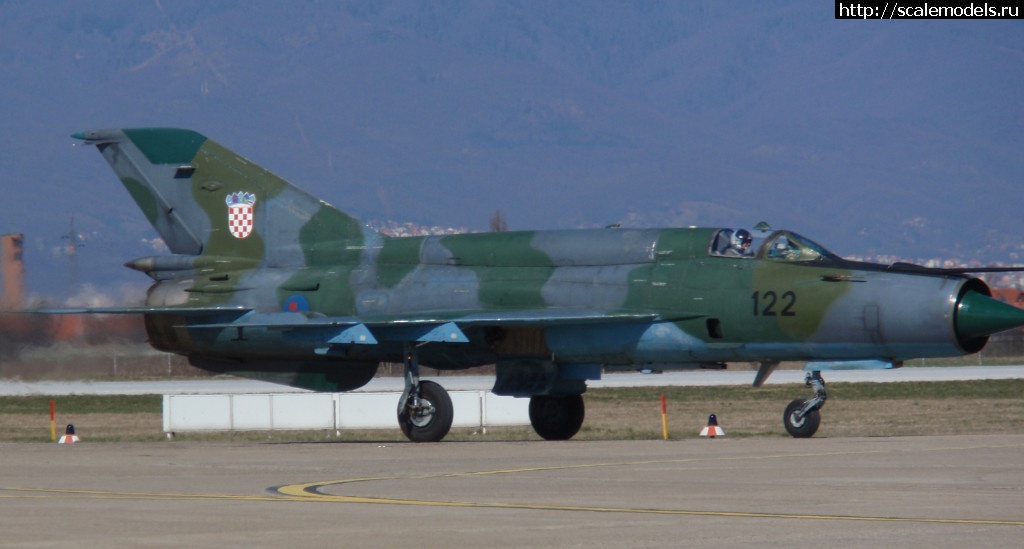 1564155545_MiG_21-Bis_Cro_air_force2.JPG : #1564133/ M-21  48 Limited Edition Eduard  