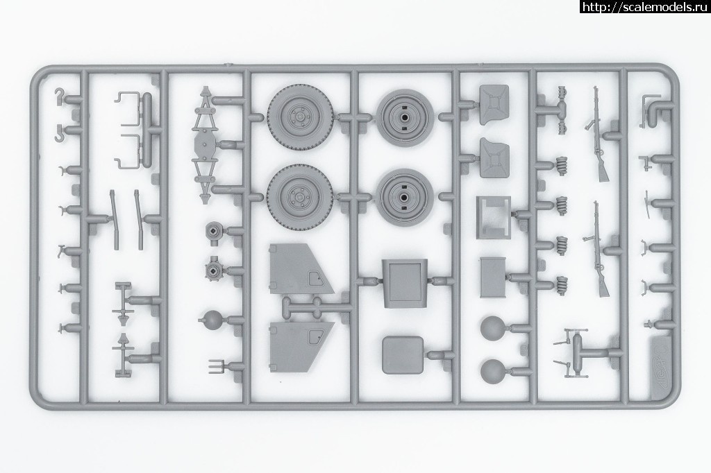 1566468079_35582_-2.jpg :  ICM 1/35    le.gl.Einheitz-Pkw Kfz.1    