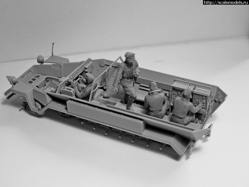 1566973888_5.jpg :  ICM 1/35 Sd.Kfz.251/6 Ausf.A    