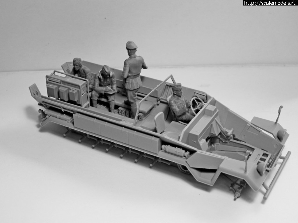 1566973888_6.jpg :  ICM 1/35 Sd.Kfz.251/6 Ausf.A    