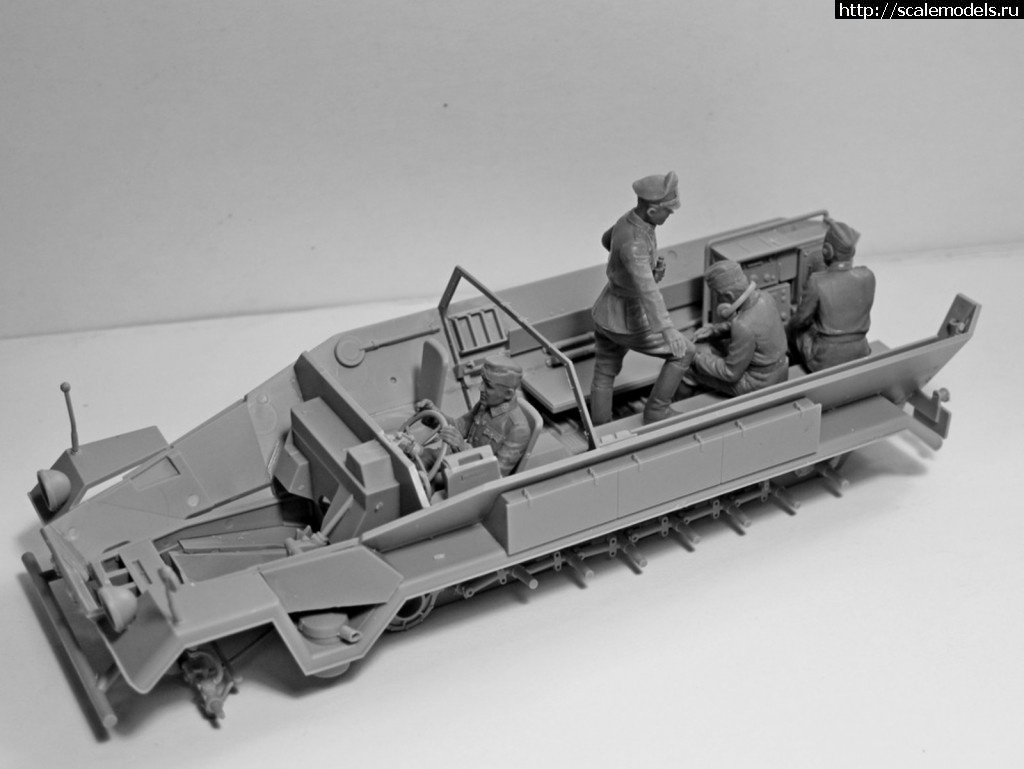 1566973890_8.jpg :  ICM 1/35 Sd.Kfz.251/6 Ausf.A    