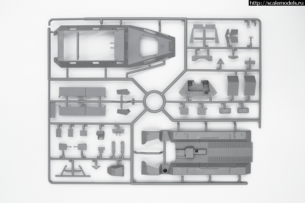 1569401305_35102-2.jpg :  ICM 1/35 Sd.Kfz.251/6 Ausf.A    