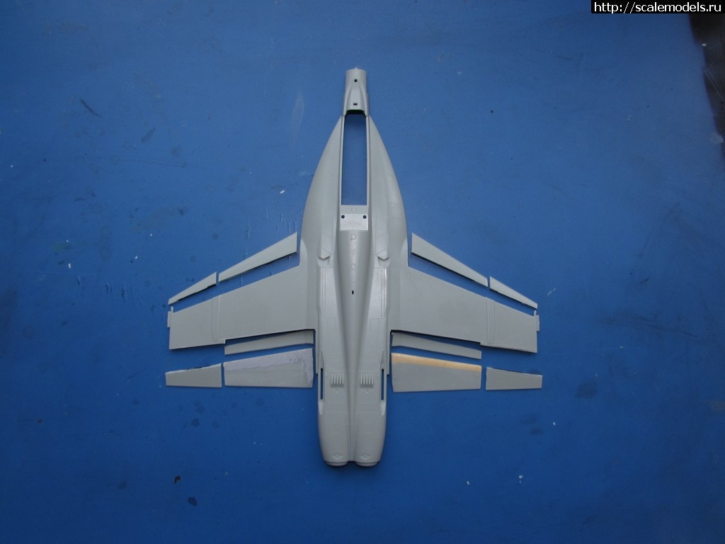 1569427076_01.JPG : EA-18G Growler Academy 1/72  