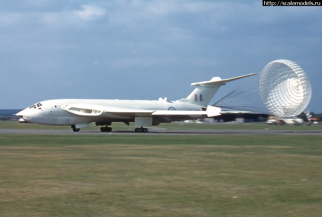 1570285560_1280px-Raf_victor_in_1961_arp.jpg : #1576668/ Avro Vulcan B.Mk.2      Airfix 1:72. .  