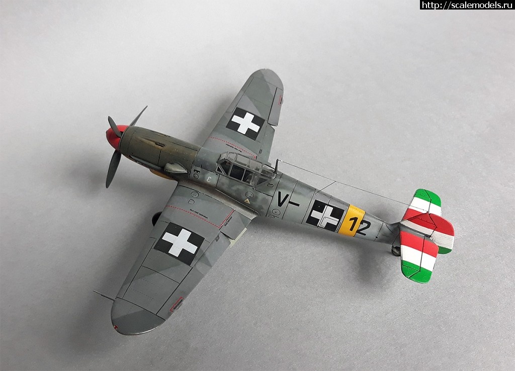 1572092656_bfa9.jpg : #1580918/ Messerschmitt Bf 109 F, AZ model, 1/72 .  