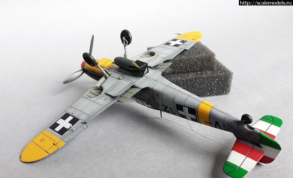 1572092659_bfb4.jpg : #1580918/ Messerschmitt Bf 109 F, AZ model, 1/72 .  