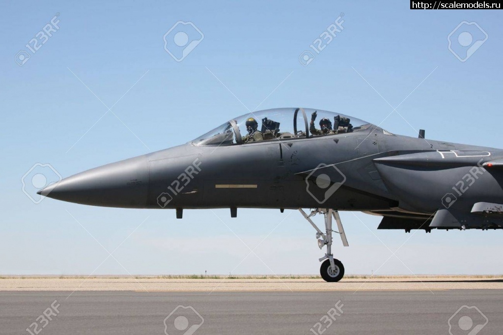 1577432290_492326-f-15-strike-eagle-taxiing-to-runway-closeup-of-cockpit-with-pilot-and-acknowledgement-from-the-weapo.jpg : #1591735/ Strike Eagle F-15E GWH 1/72  