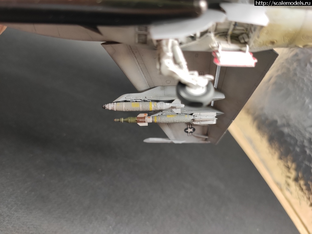 1582025497_bomb1.jpg : #1602233/ F/A-18F Super Hornet 1/72 Academy 'Jolly Rogers'  