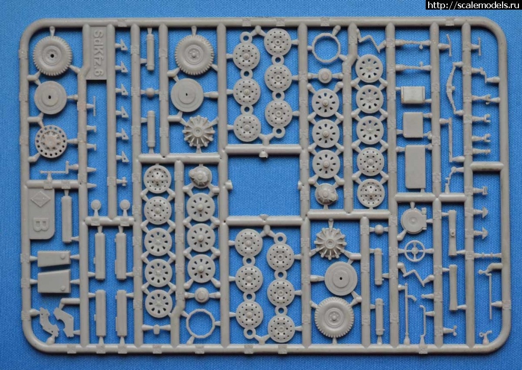 1590926702_72567_b.jpg : 1/72 ACE 3,7cm Flak 36 auf Fahrgestell mZgKw 5t Sd.Kfz.6/2  