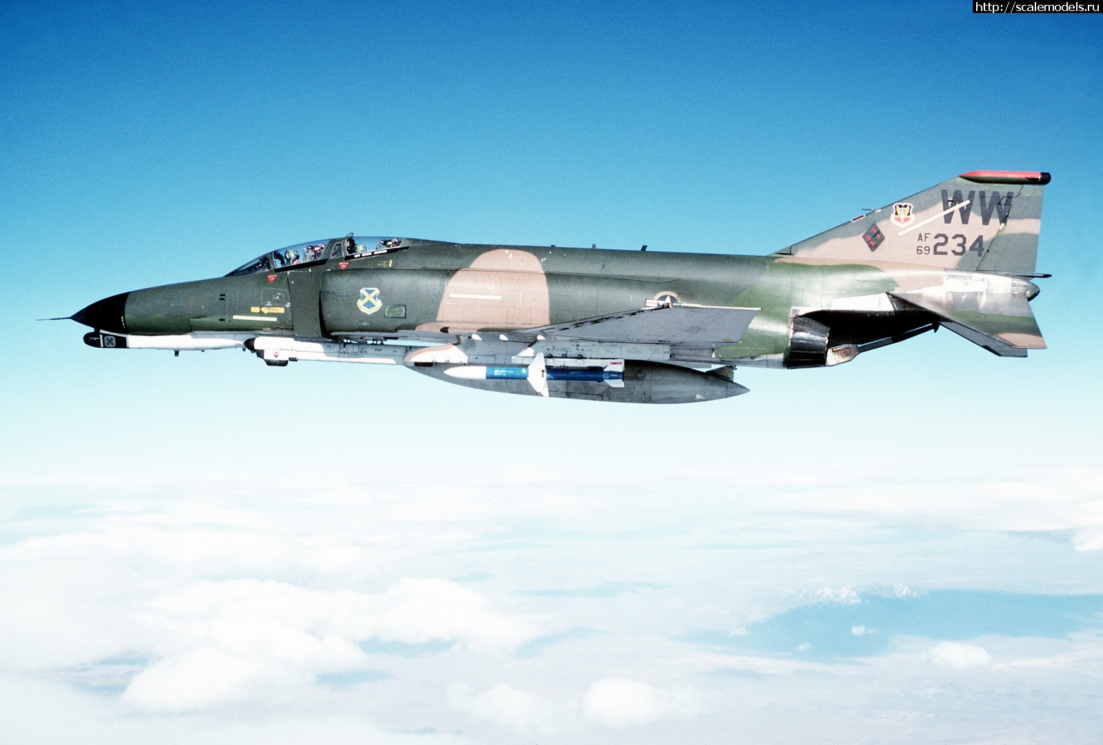 1598198459_69-7234---F-4_Phantom_in_flight_Apr_1982.jpg : #1638149/ Hasegawa 1/48 F-4G Wild Weasel.   !  