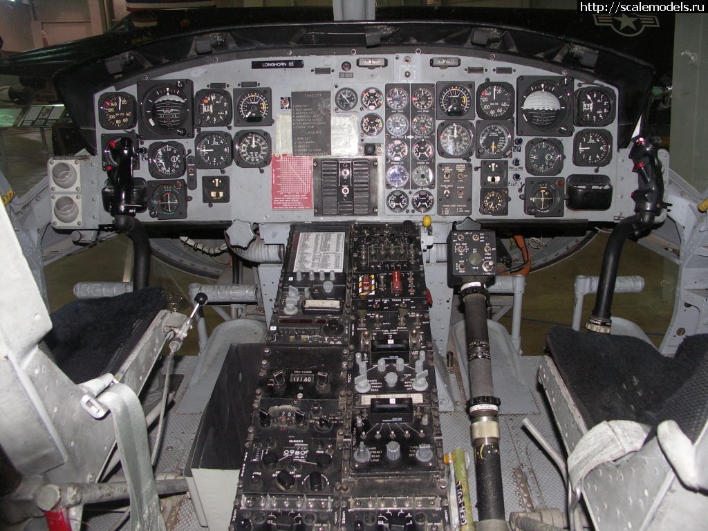 1601113387_HH-1N-158551-cockpit-2.JPG : #1643413/  UH-1N Kitty Hawk 1/48  