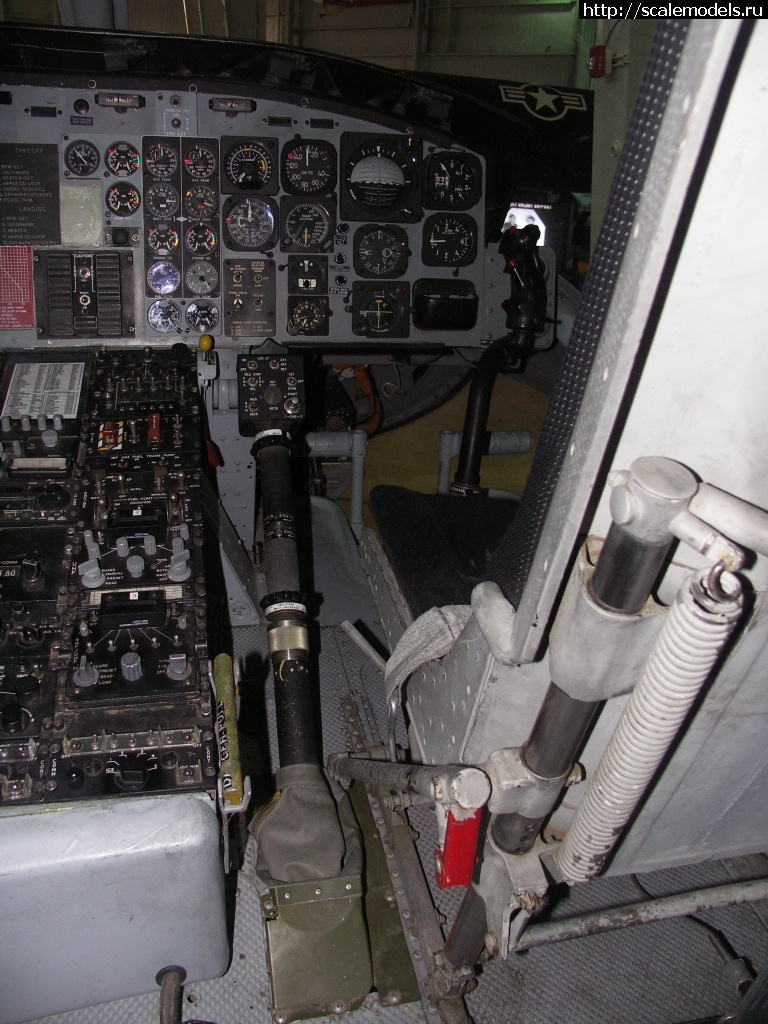 1601113459_HH-1N-158551-cockpit-3.JPG : #1643413/  UH-1N Kitty Hawk 1/48  