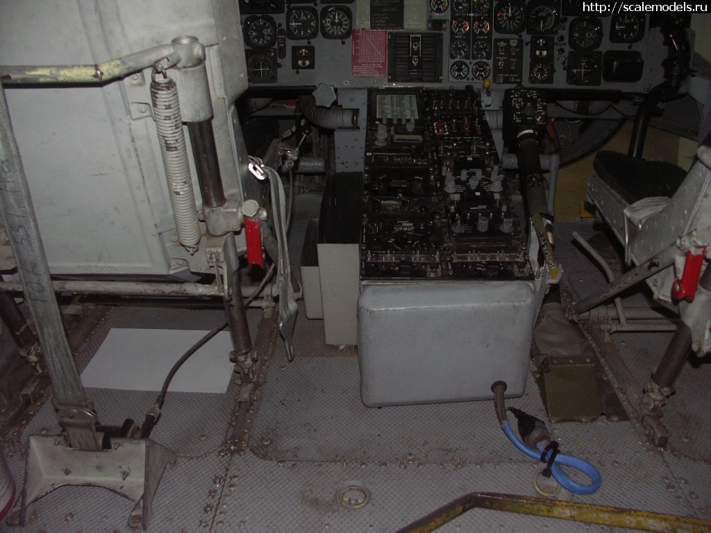 1601114425_HH-1N-158551-cockpit-31.JPG : #1643413/  UH-1N Kitty Hawk 1/48  