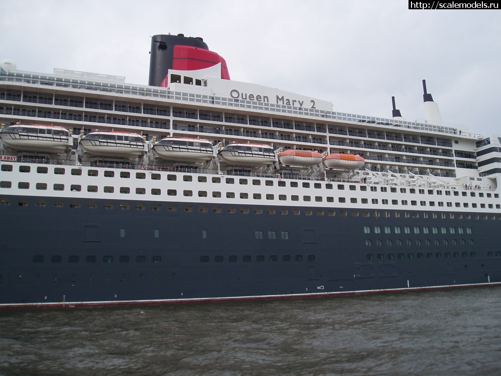 1602792887_RMS_Queen_Mary_2_in_Hamburg_4.jpg : #1646640/  "Queen Mary 2" 1/400 Revell    