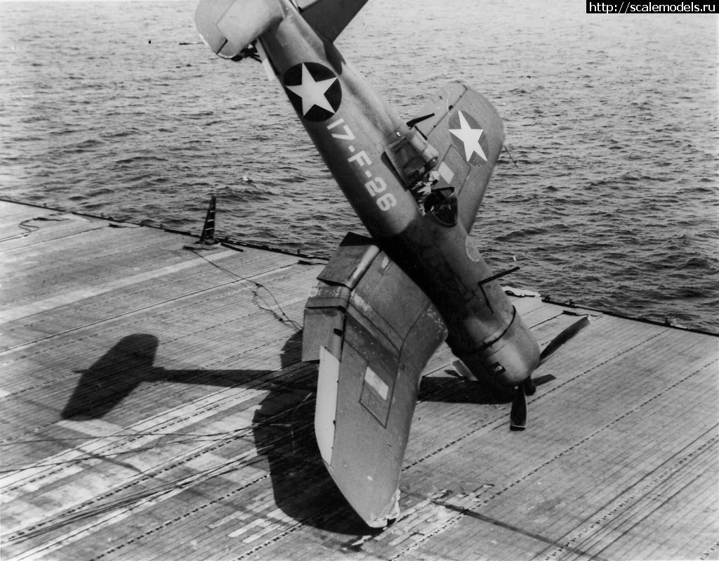 1604947898_F4U-1_VF-17_crashing_on_the_flight_deck_of_USS_Bunker_Hill.jpg : #1650667/ Tamiya 1/32 F4U 1 Corsair(#14549) -   