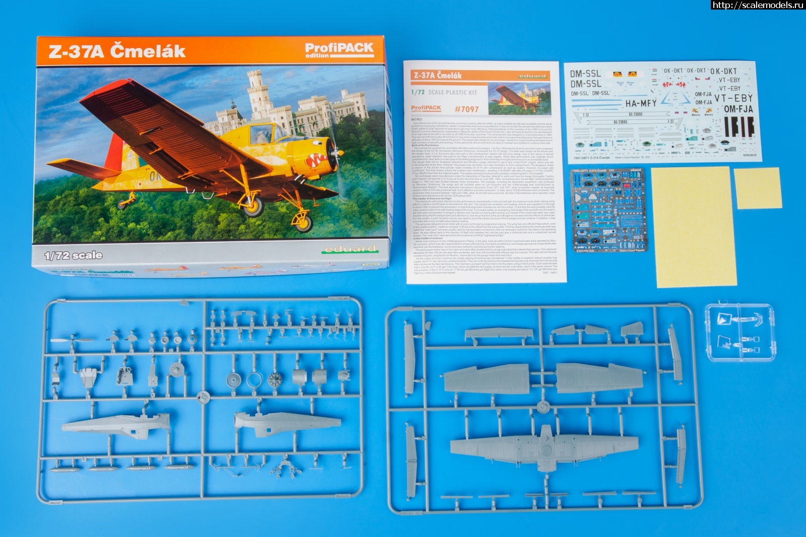 1607012488_7097_00.jpg :  Eduard 1/72 Zlin Z-37A Cmelak ProfiPack  