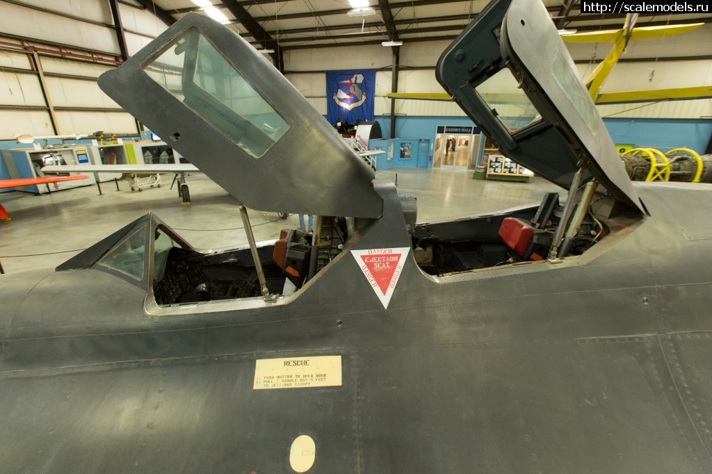 1610879522_March-Field-SR-71-61-7975-4.jpg : #1664321/ 1/48 SR-71 Testors ()  