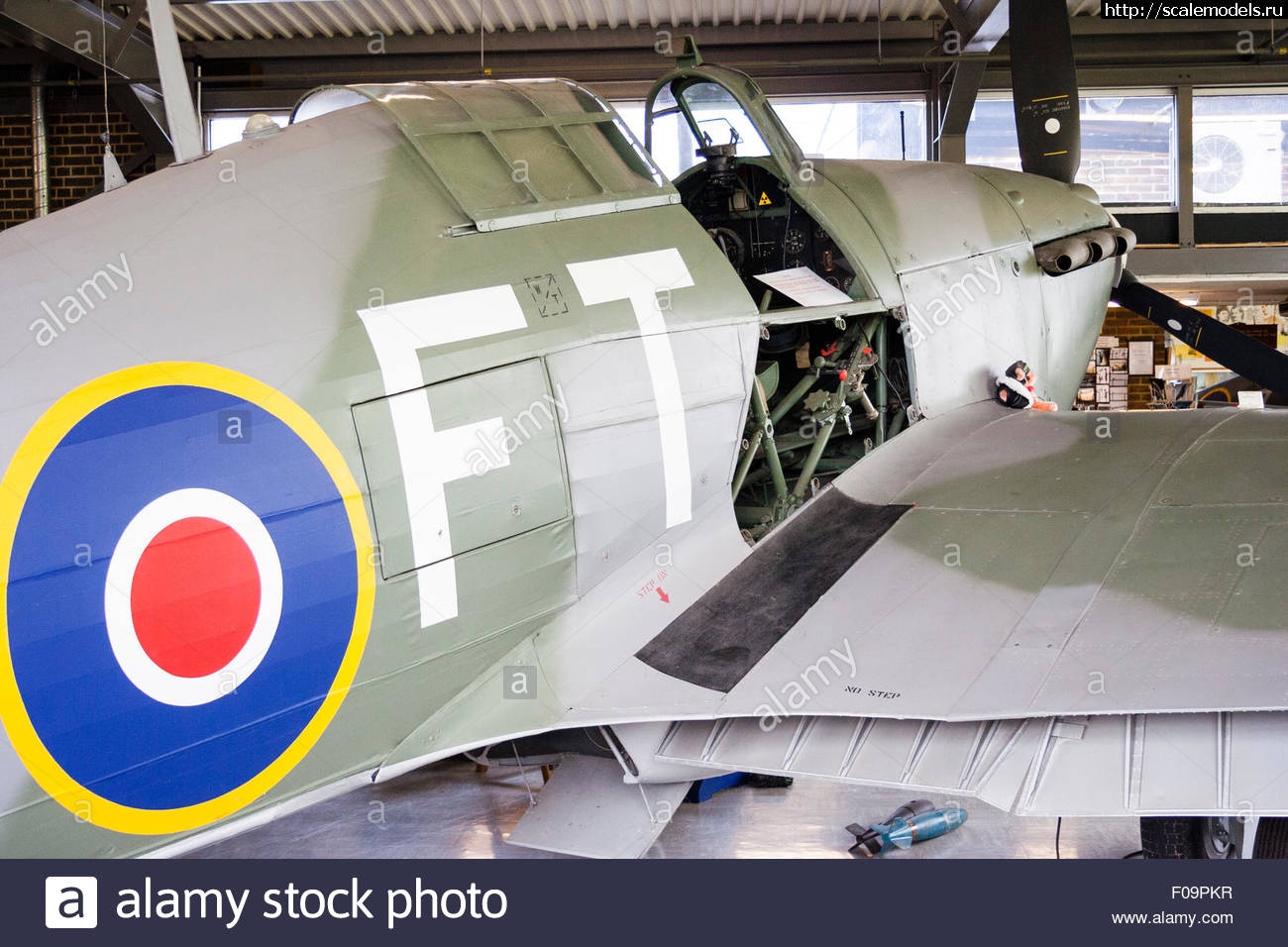 1612176402_interior-of-the-spitfire-and-hurricane-memorial-museum-manston-kent-F09PKR.jpg : #1667294/ Hurricane MkI 1/72 (Arma hobby) .  