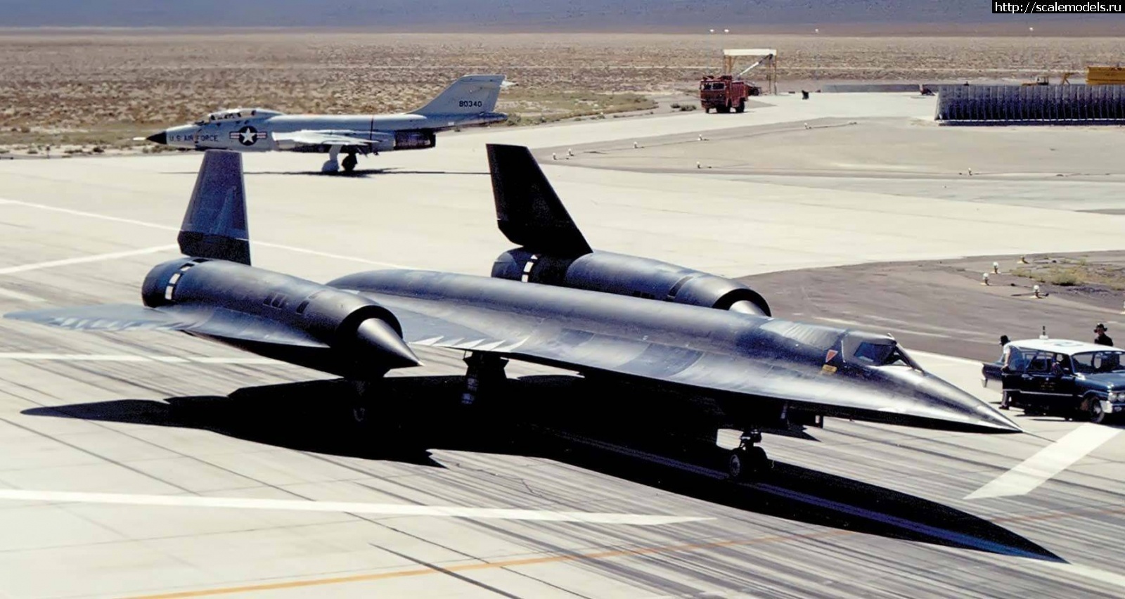 1613295143_085befbec9b6051c1f6f91f3a3dcfa20.jpg : #1669932/ 1/48 SR-71 Testors ()  