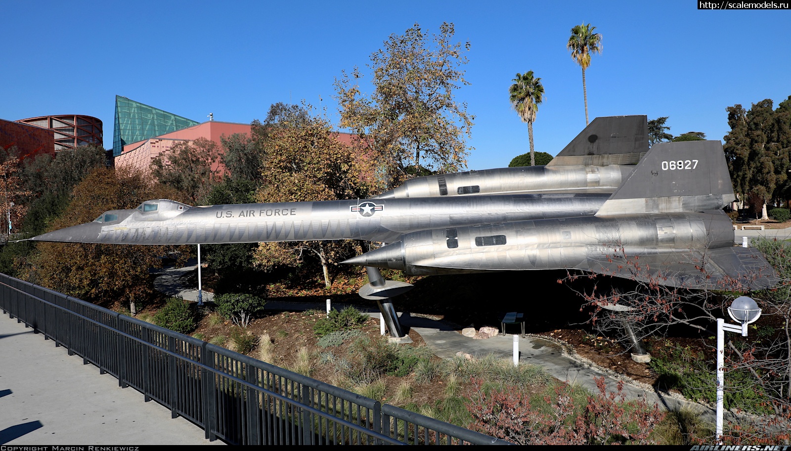 1613372698_a-12_6087349.jpg : #1670142/ 1/48 SR-71 Testors ()  