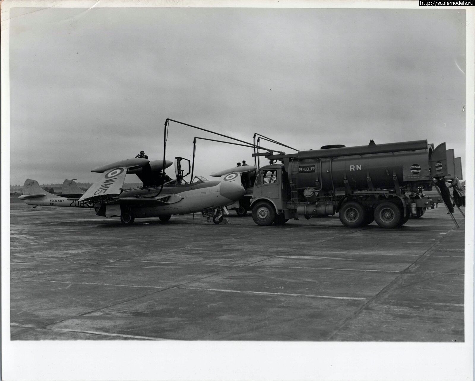 1615971244_De-Havilland-Sea-Venom-Refuelling-Refueller-Truck-Original.jpg : #1675903/   -1:72     