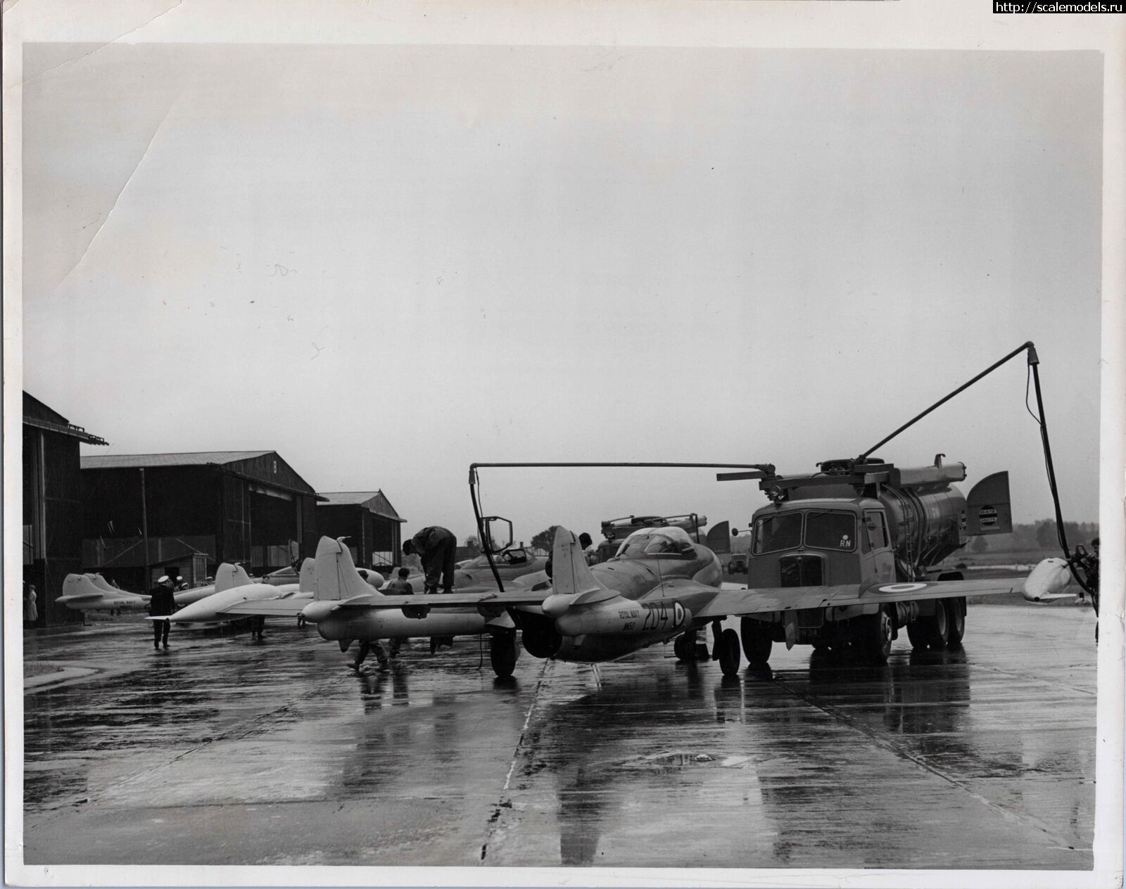 1615971246_De-Havilland-Sea-Venom-Refuelling-Refueller-Truck-Original1.jpg : #1675903/   -1:72     