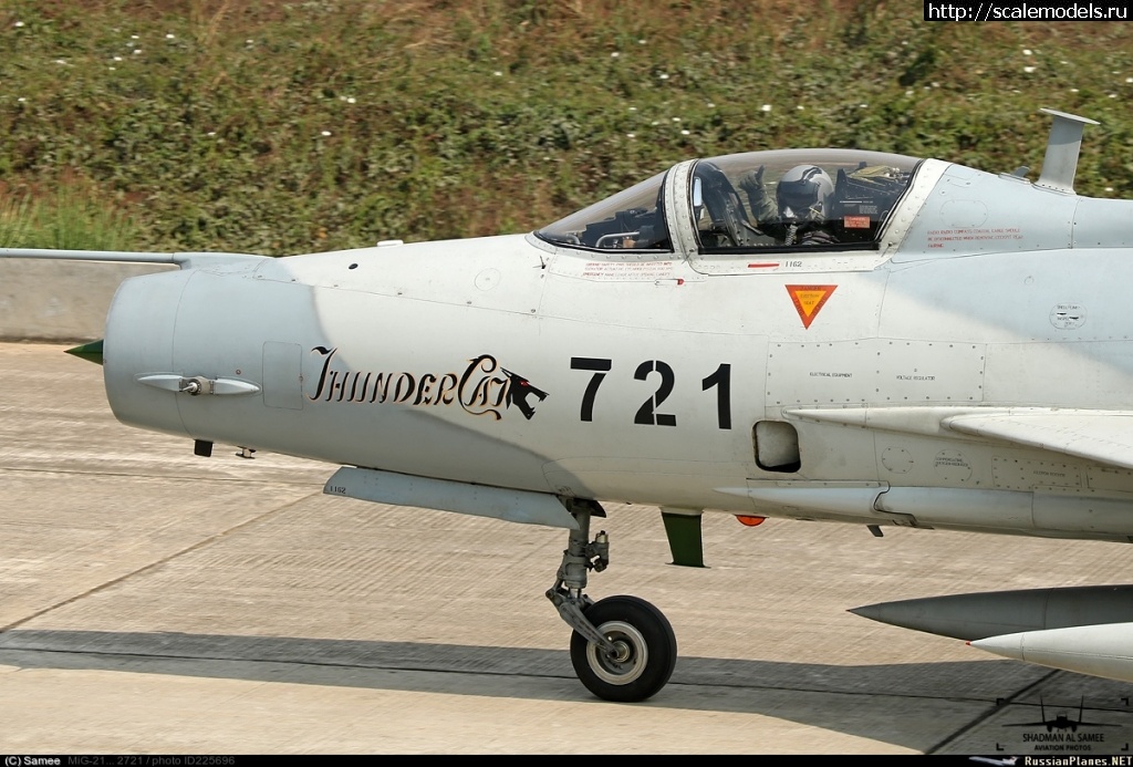 1617340510_CzXzxPLwHmw.jpg : Chengdu J-7G (F-7BG) Trumpeter 1/48 ()  