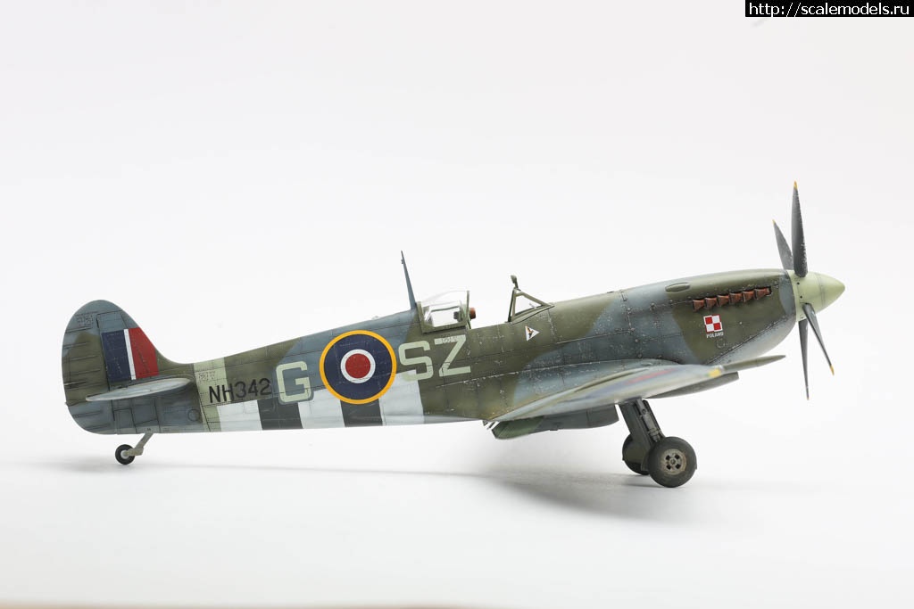 1630846981_235B8444.JPG : #1701713/ Spitfire Mk. IXc Revell 1/32   