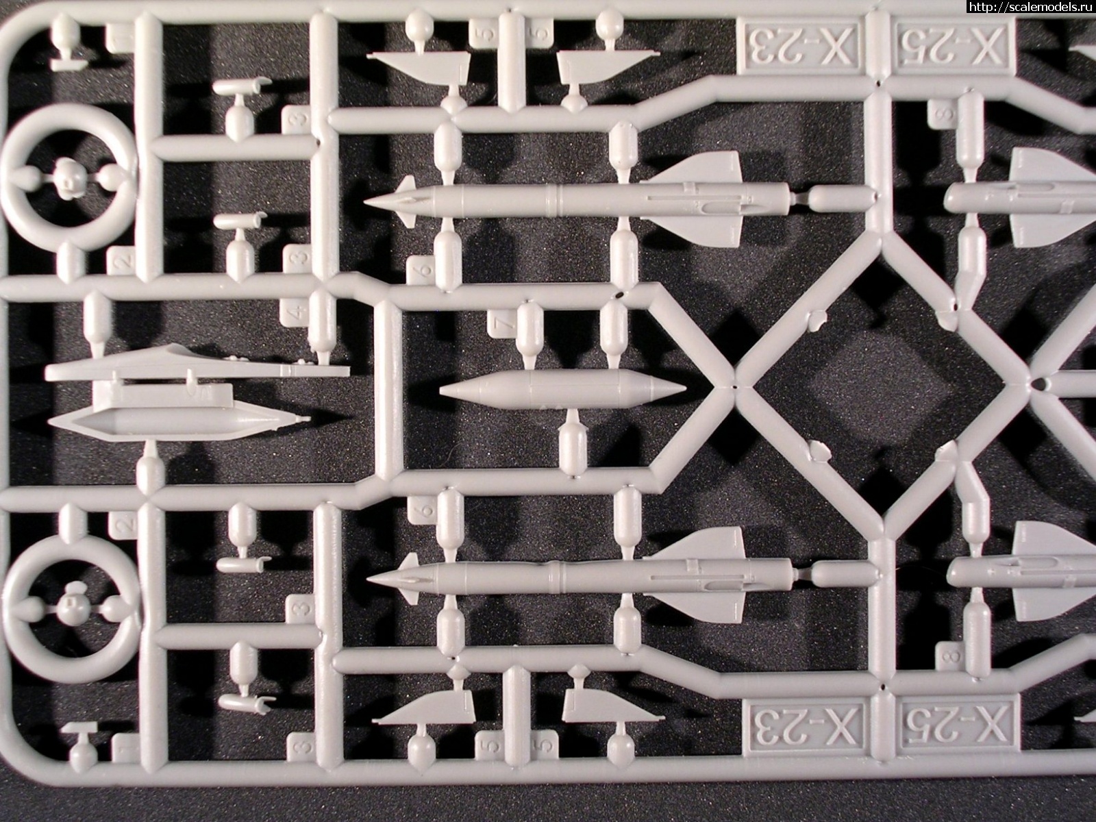 1634572717_H3.JPG :  Modelsvit 1/72 -173 ( )  