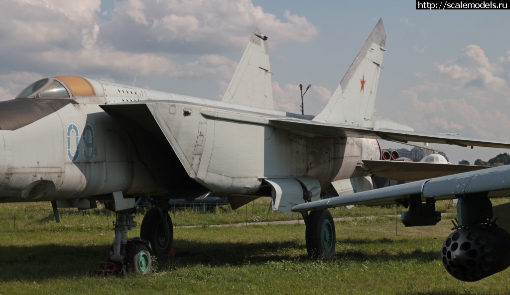 1637171239_Mig-25RB_Zhuliany_004.JPG : Walkaround -25      ..  (. , ).  