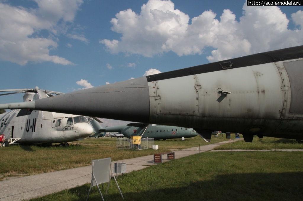 Walkaround Миг-25РБ Государственного музея авиации Украины имени О.К. Антонова (г. Киев, Украина). Закрыть окно