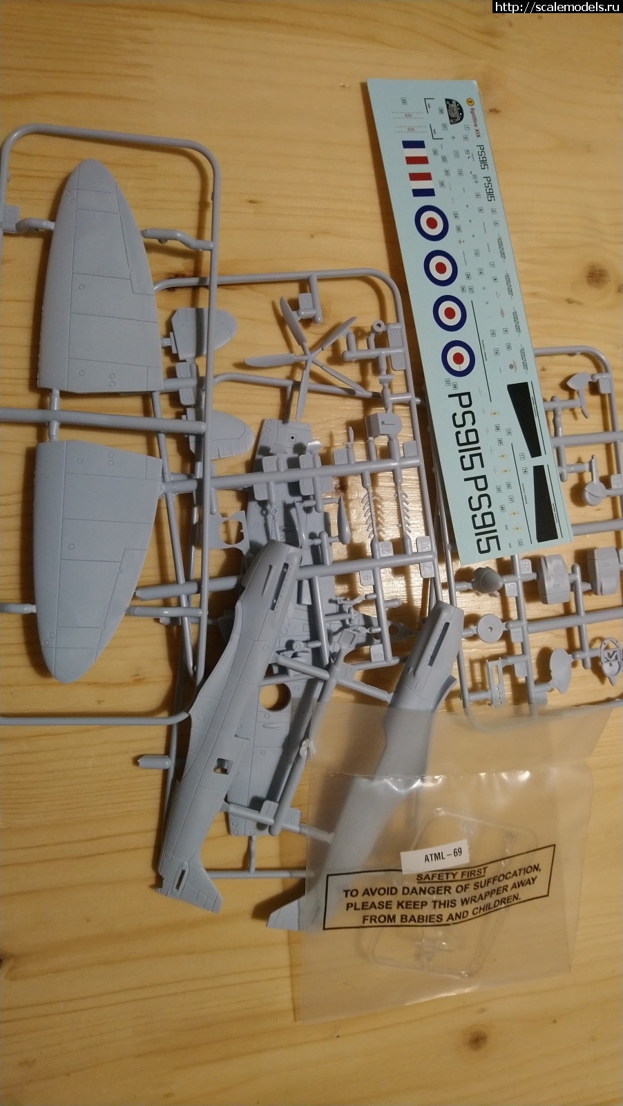 1637347480_DSC_0135.JPG : Spitfire PR XIX 1/72 Airfix   